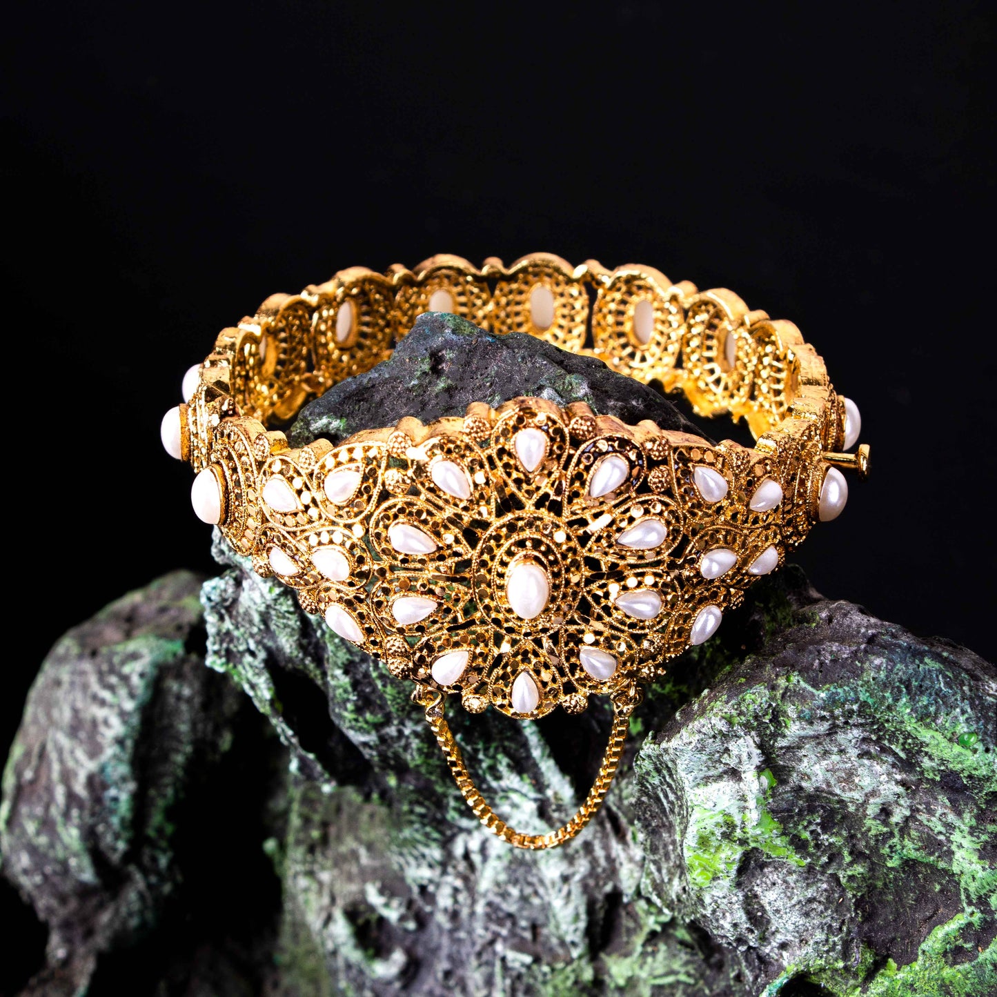 Elegance Pearl Bangle
