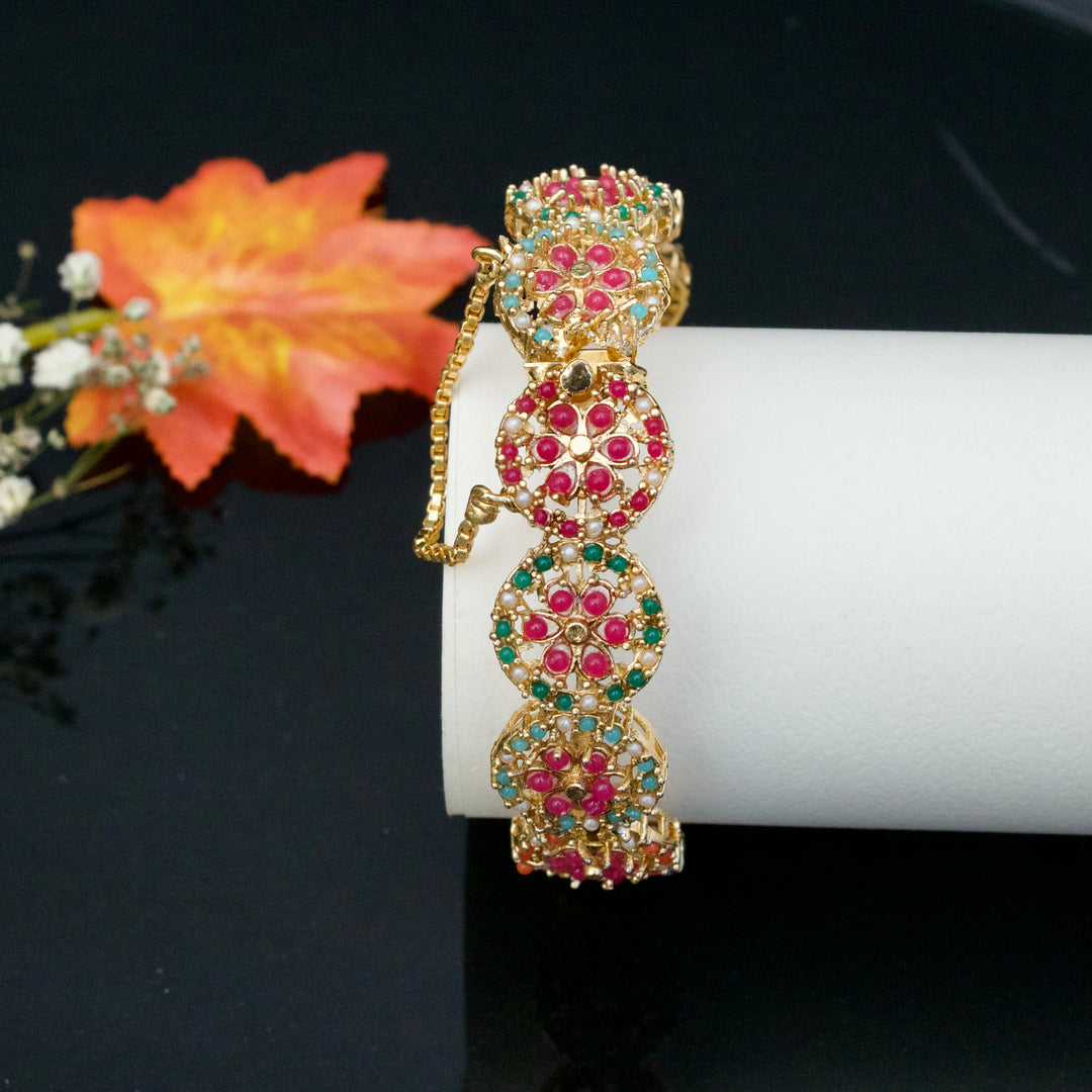 Single Lavish Naurattan Bangle