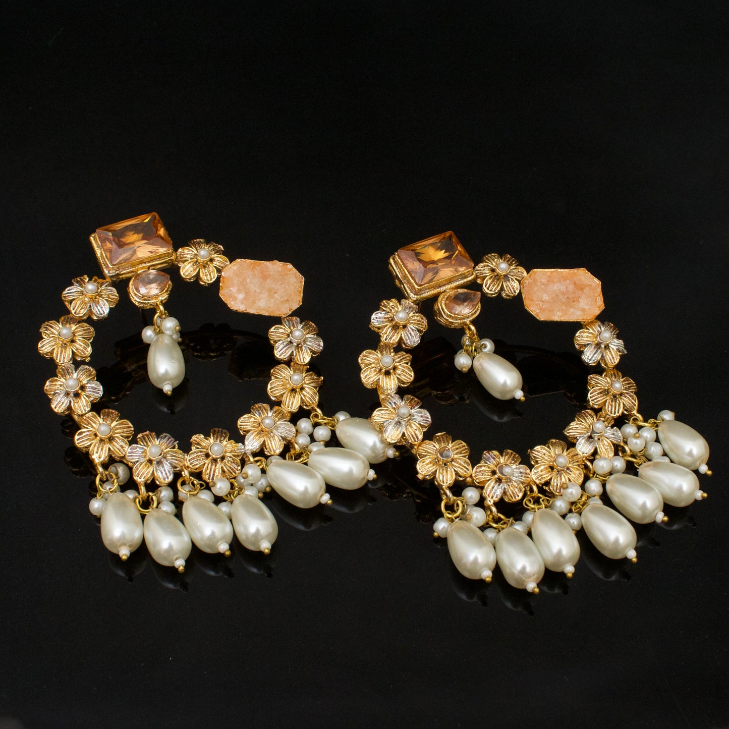FLOURISH PEARL EARRING