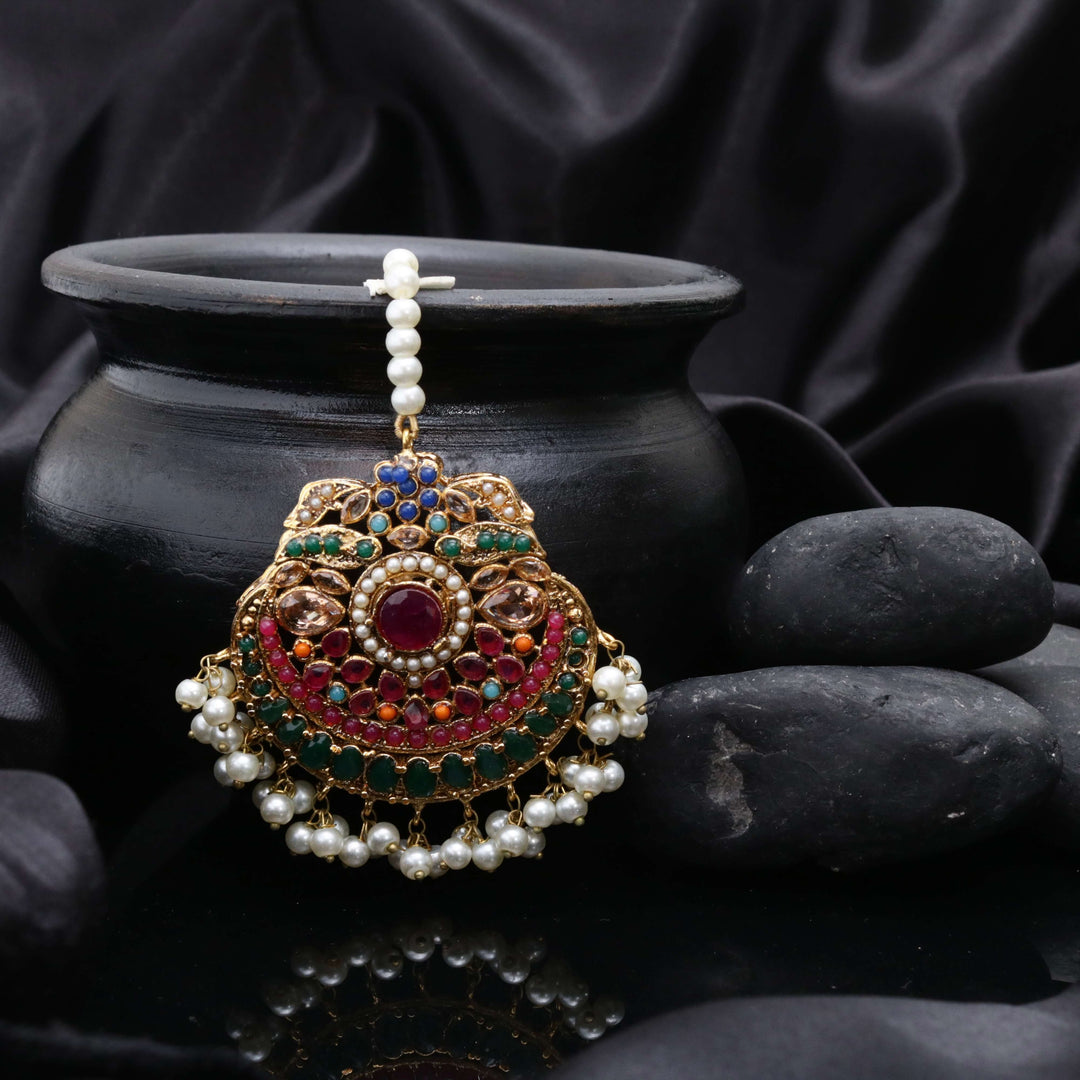 Lavish Naurattan Teeka
