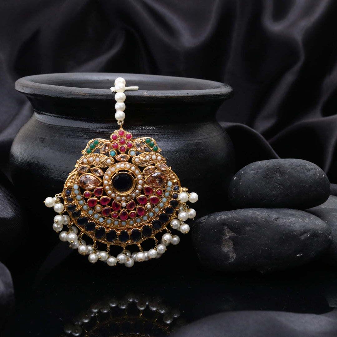 Lavish Naurattan Teeka