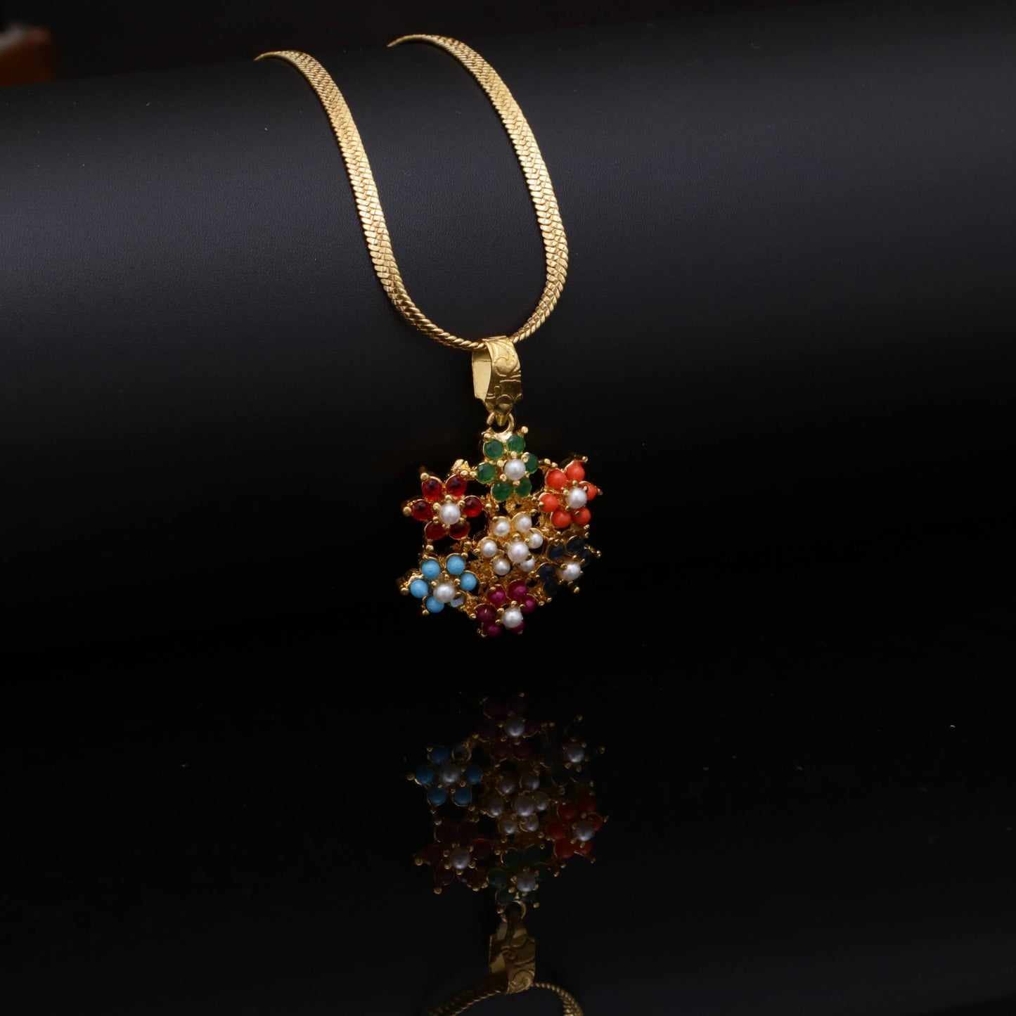 Zircoon Flower Pendant