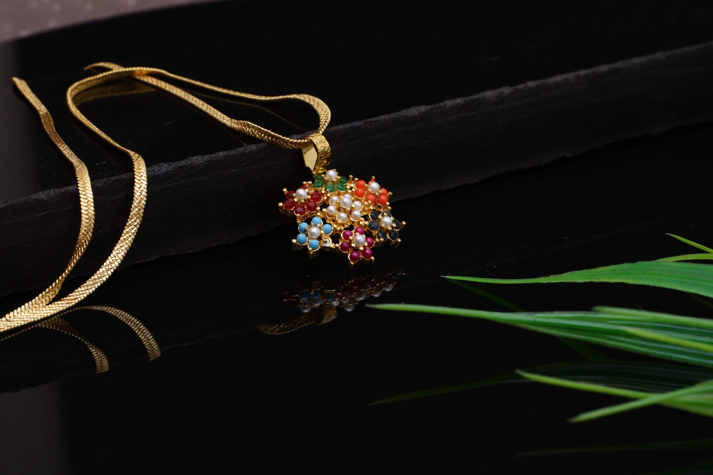 Zircoon Flower Pendant