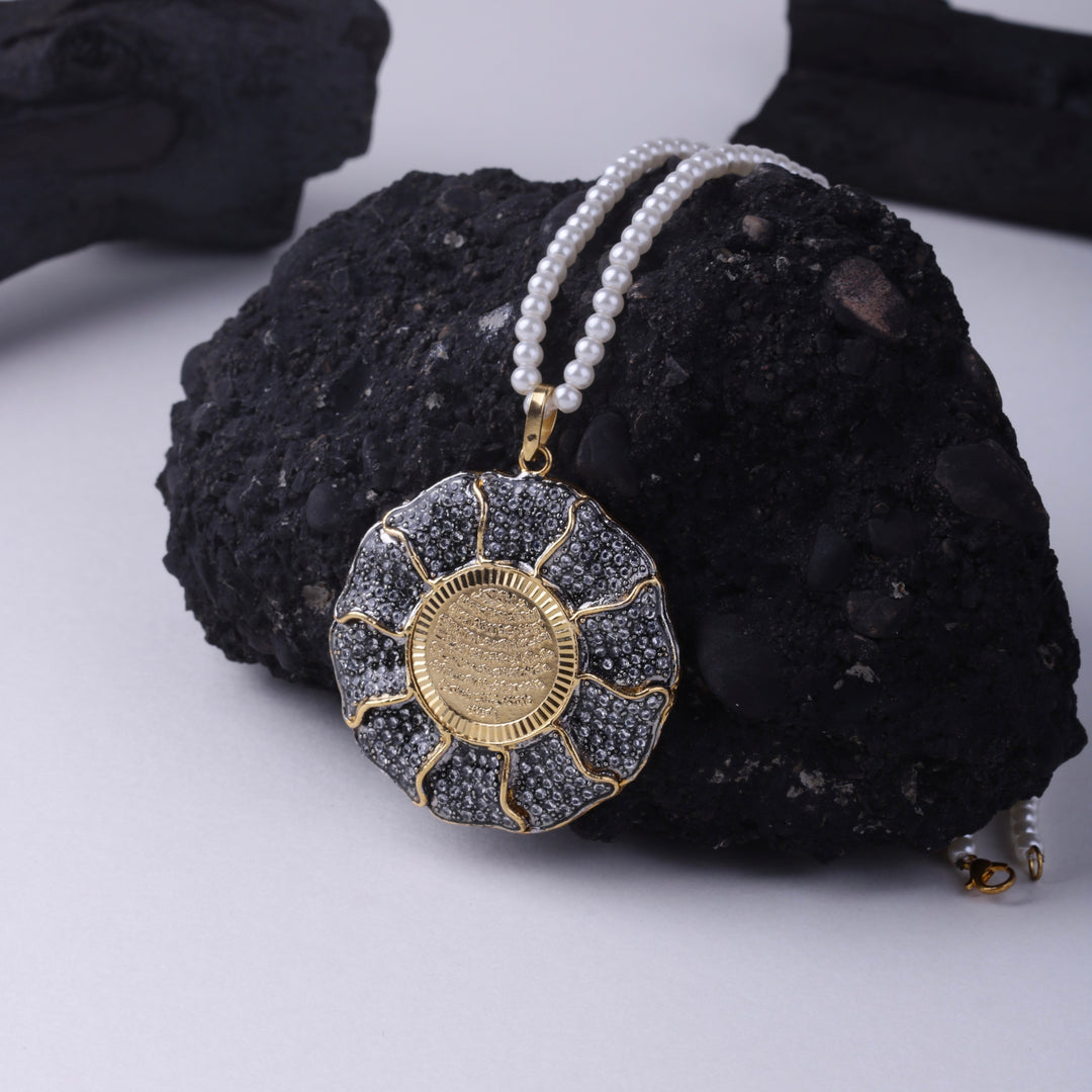 Calligraphy Pendant 031
