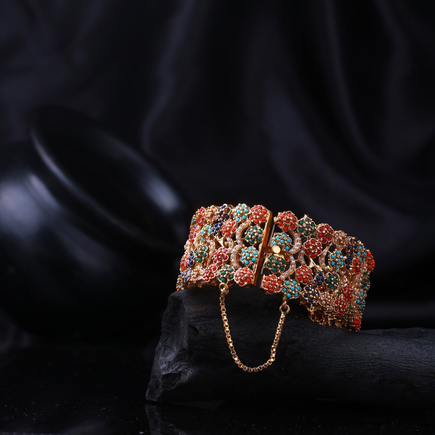 Navarttan Raangrez Bangle