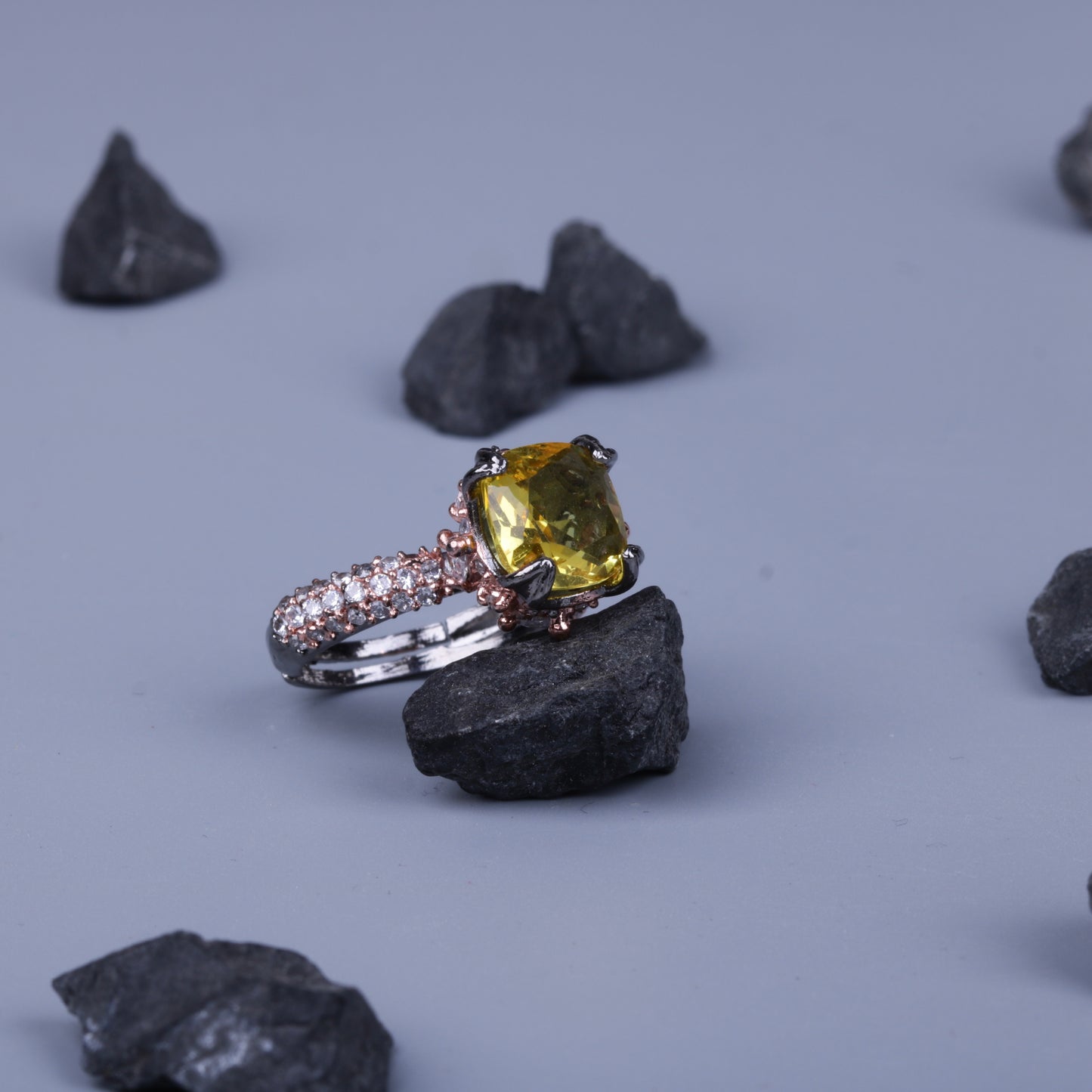 Cubic Zircons Oxidise Ring