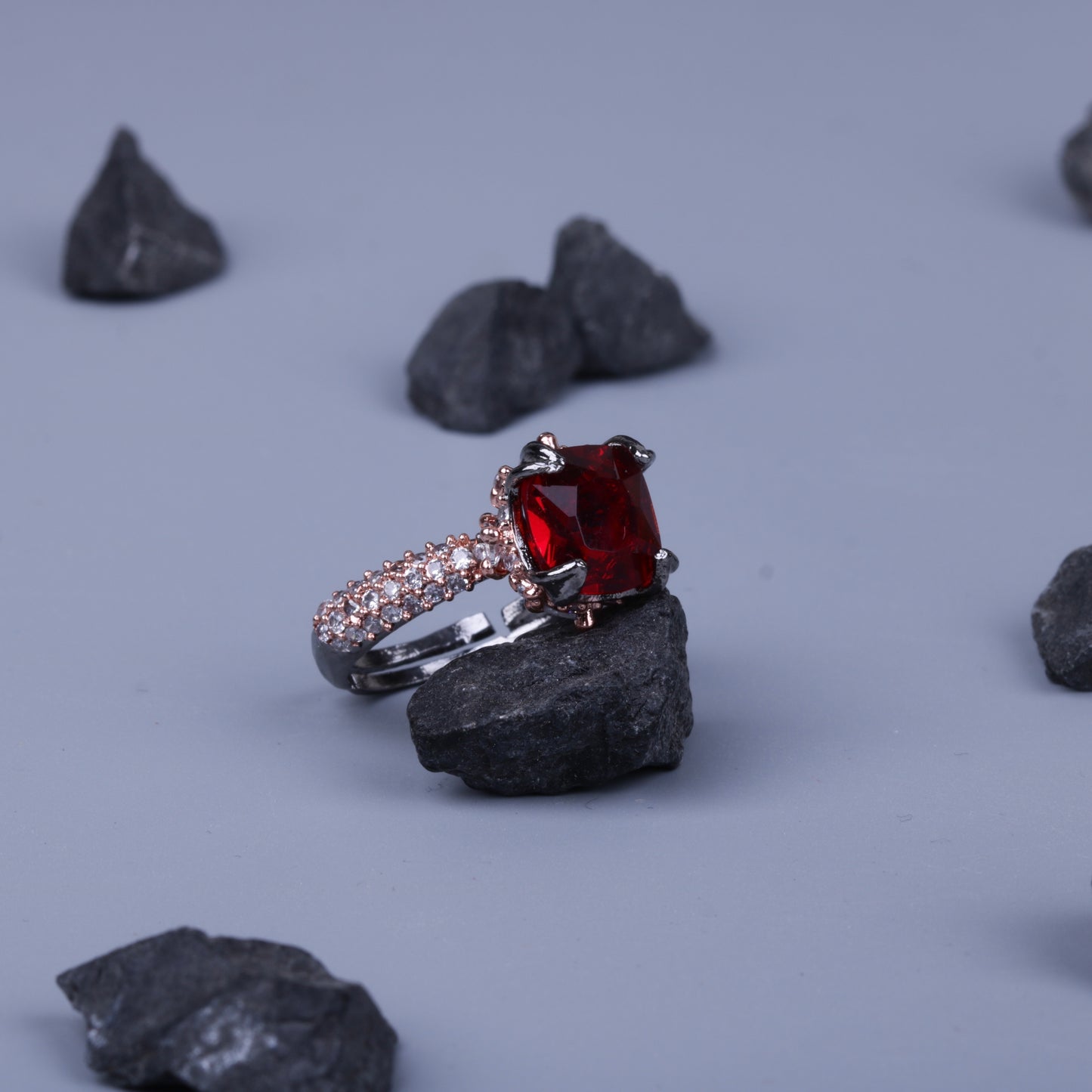 Cubic Zircons Oxidise Ring