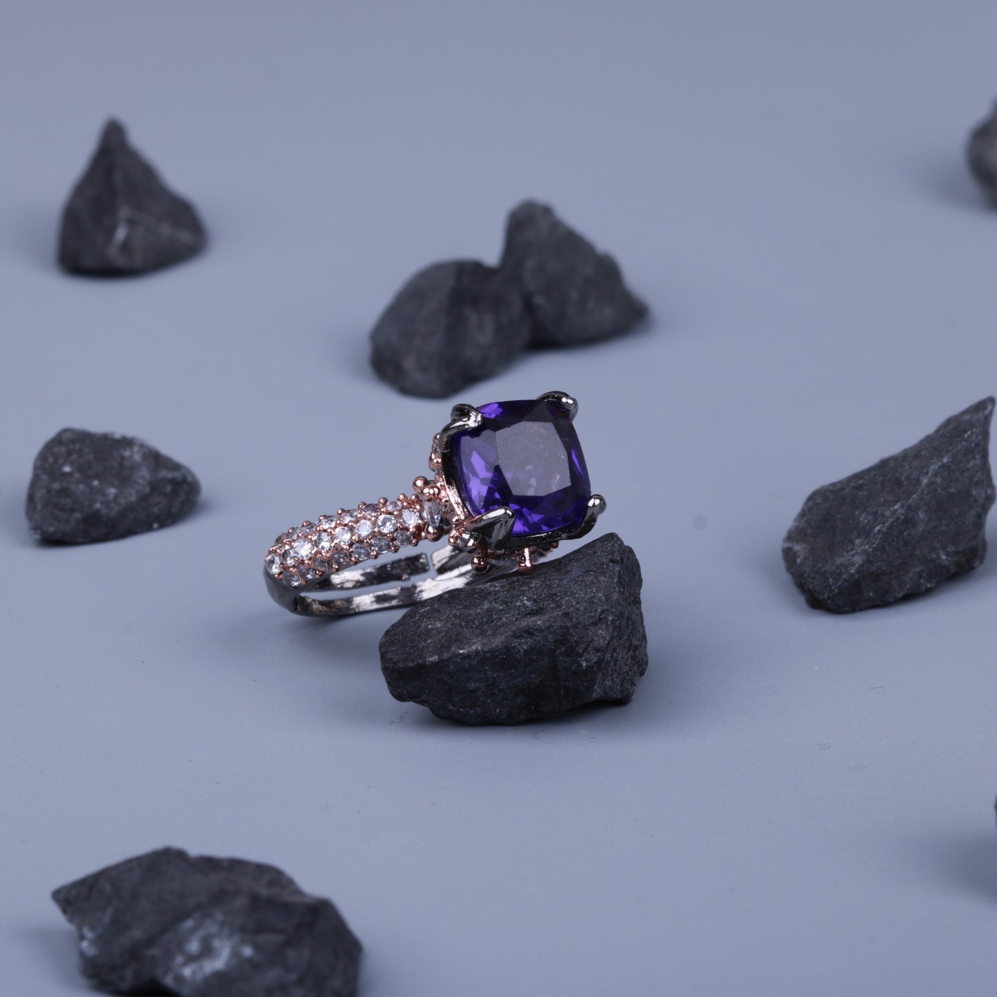 Cubic Zircons Oxidise Ring