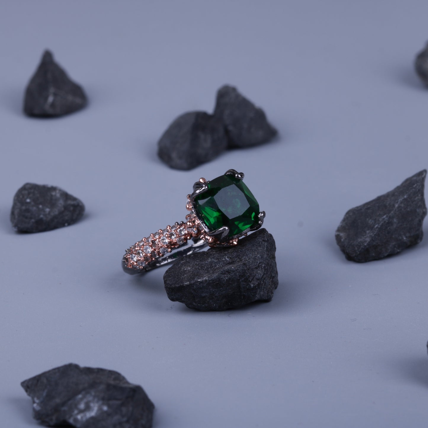 Cubic Zircons Oxidise Ring