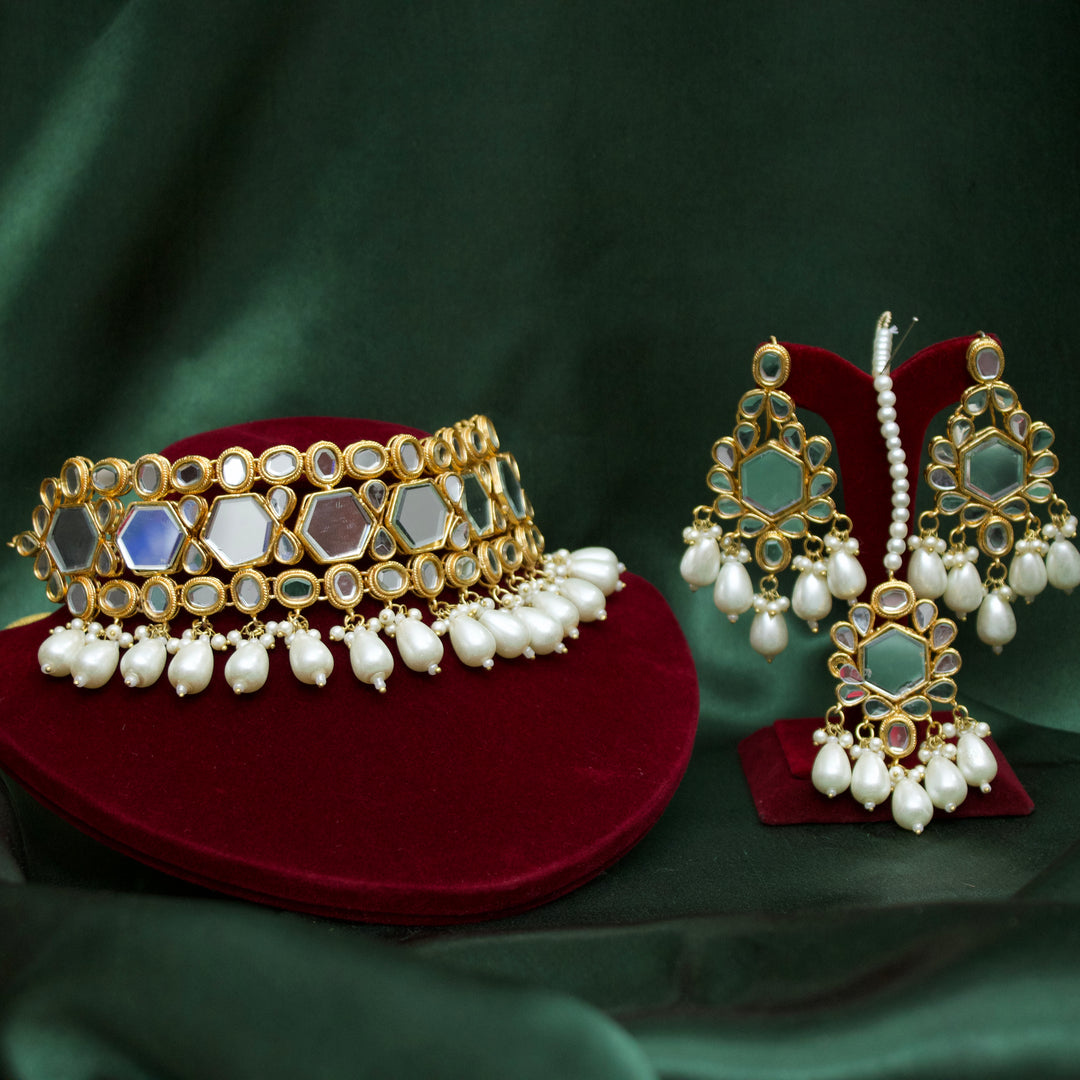 Neeti Kundan Set