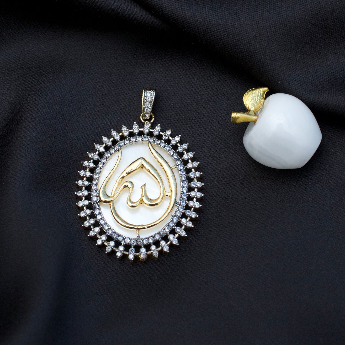 Calligraphy Pendant 018