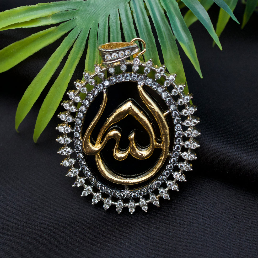 Calligraphy Pendant 018