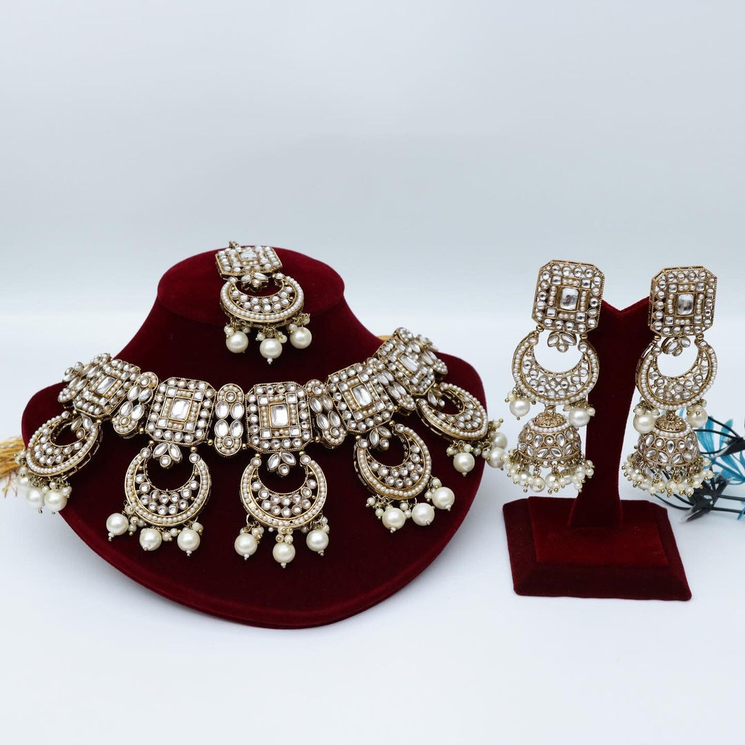 Pearl and Kundan Set