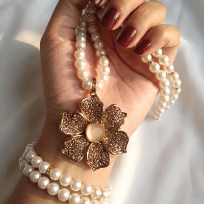 The Royal Fleur Pearl Set