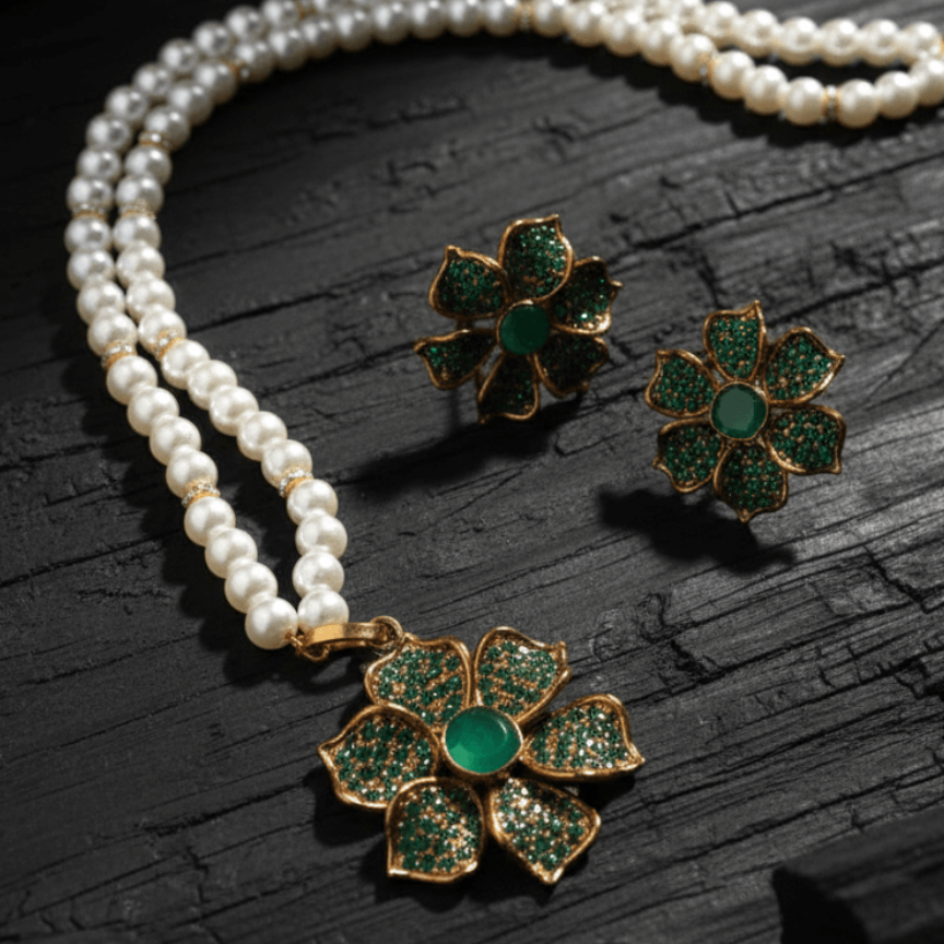 The Royal Fleur Pearl Set