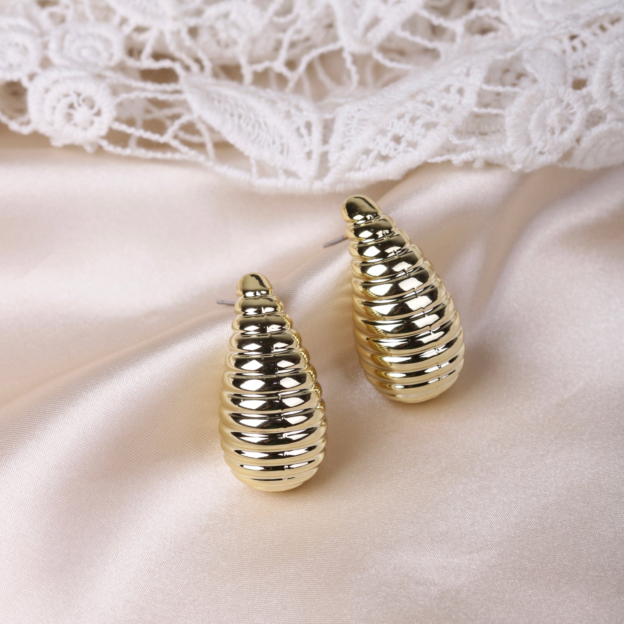 Swirl Drop Studs