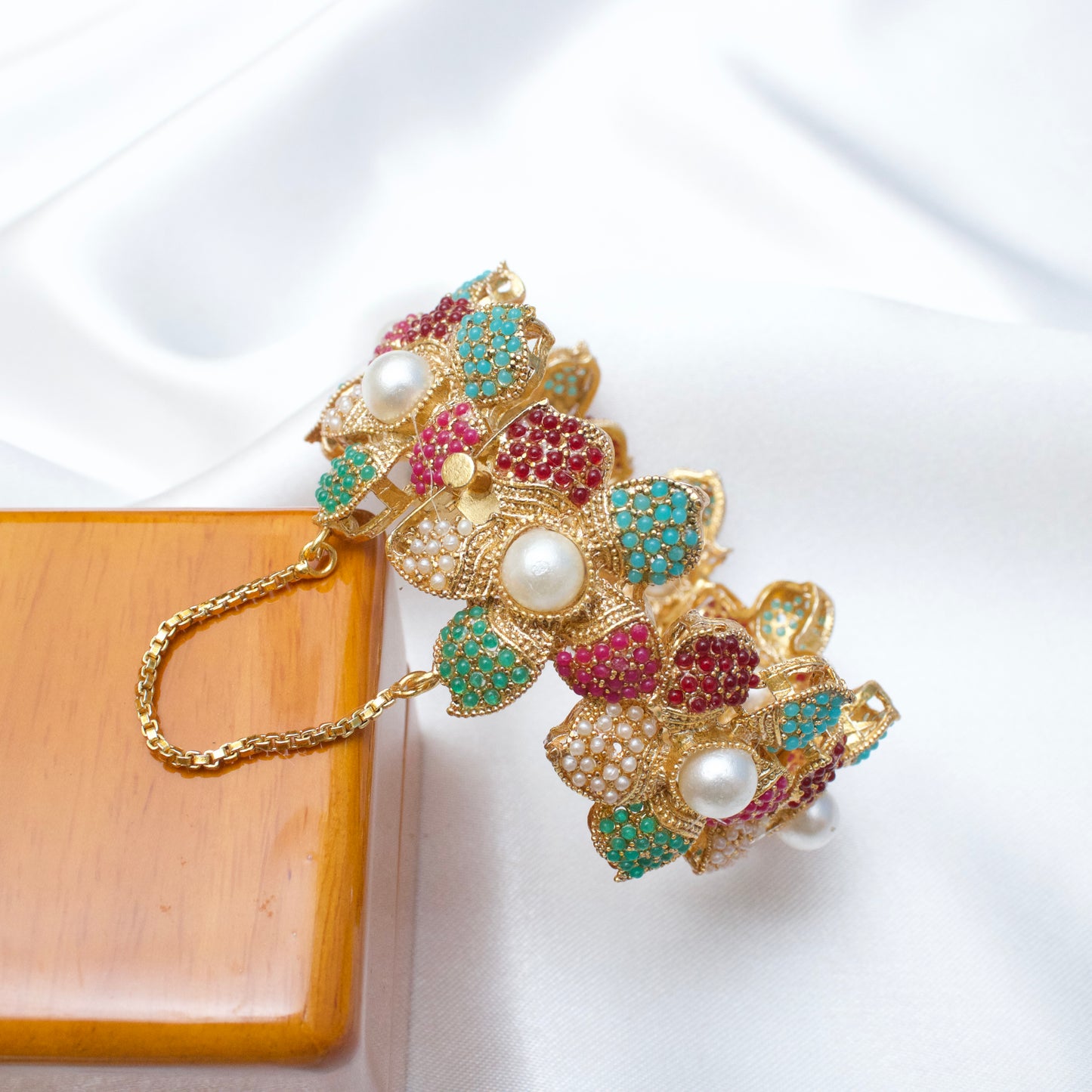 Single Pearl Naurattan Bangle