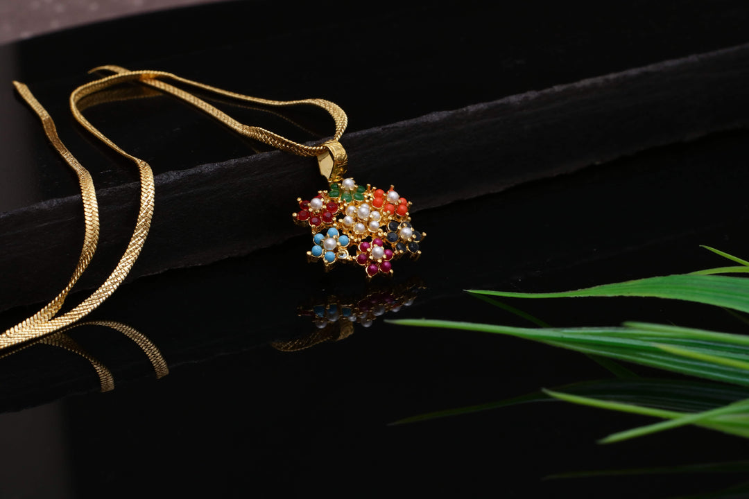 Zircoon Flower Pendant