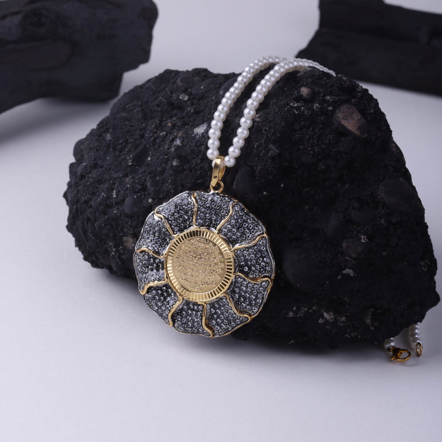 Calligraphy Pendant 031