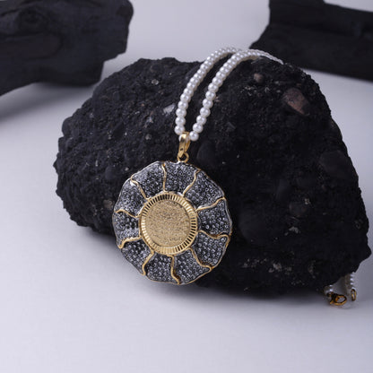Calligraphy Pendant 031