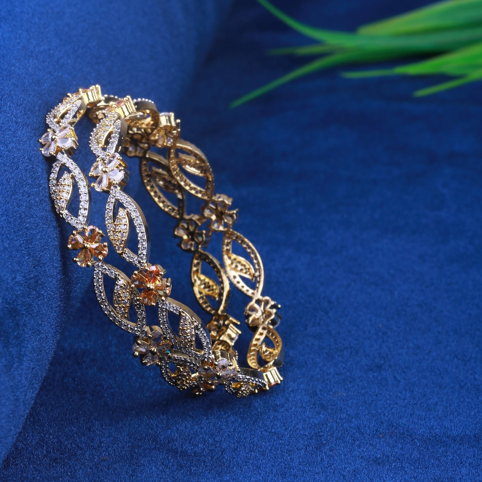 Zircons Bangle 09