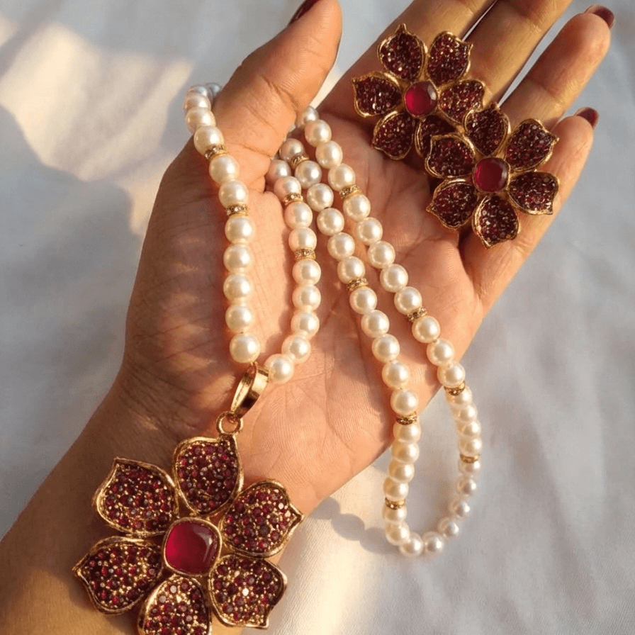 The Royal Fleur Pearl Set