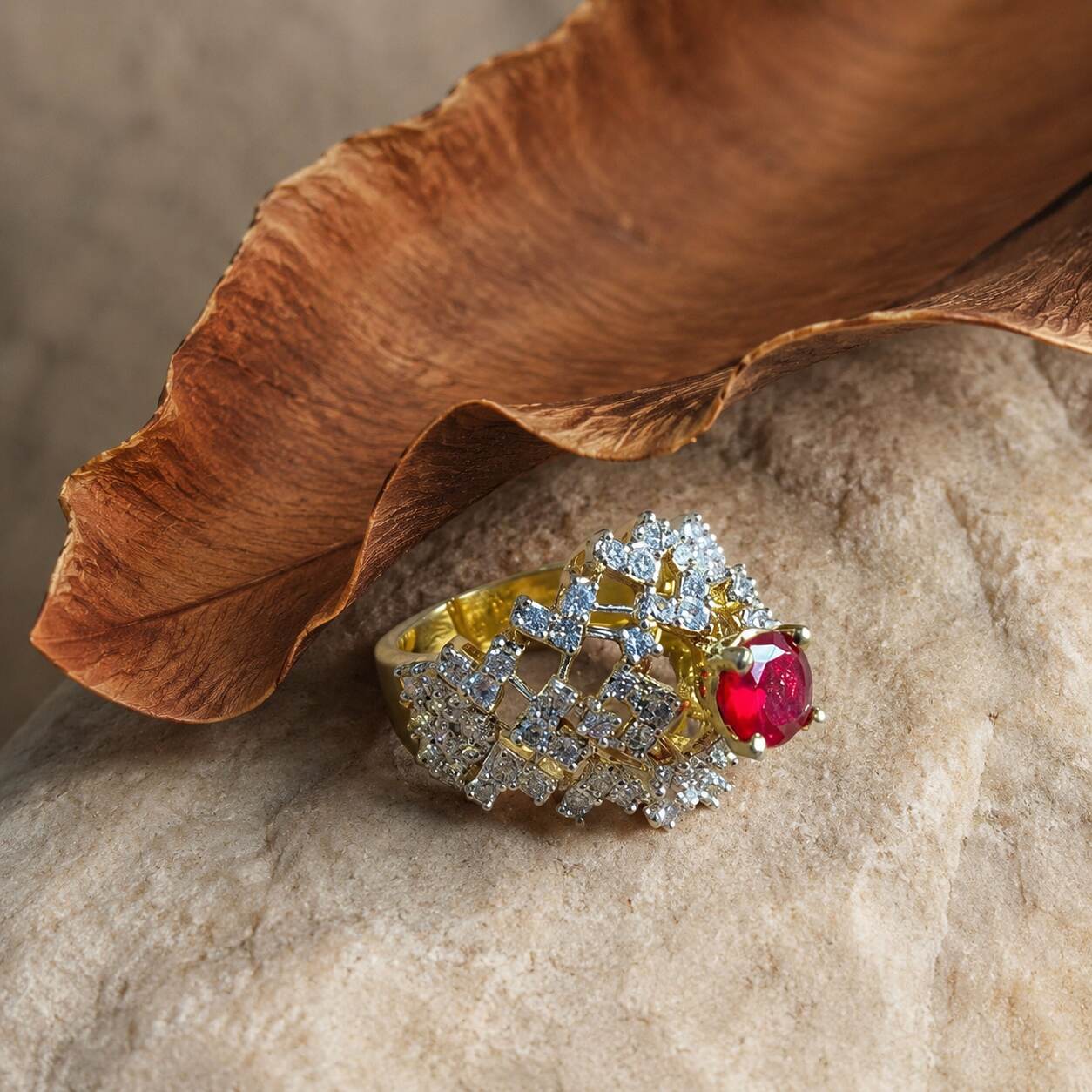 Shah-e-Yaqoot Ruby Crystal Lattice Ring view 3