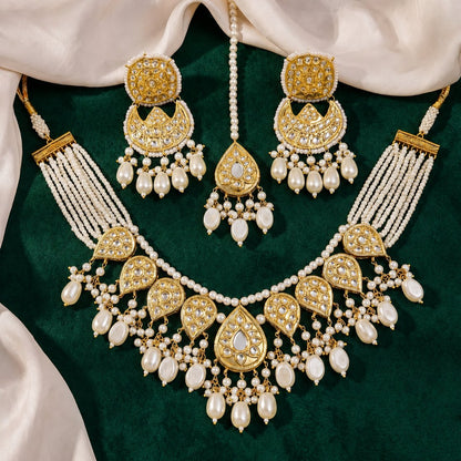 Stunning Laak Kundan Set Golden