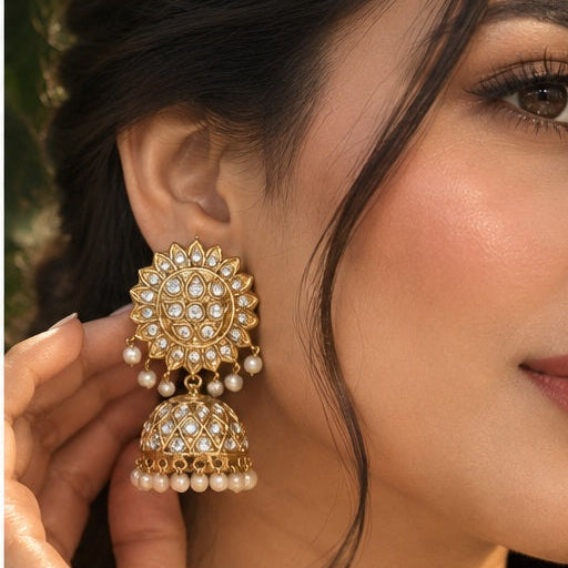 Aabroo Laak Kundan Earrings