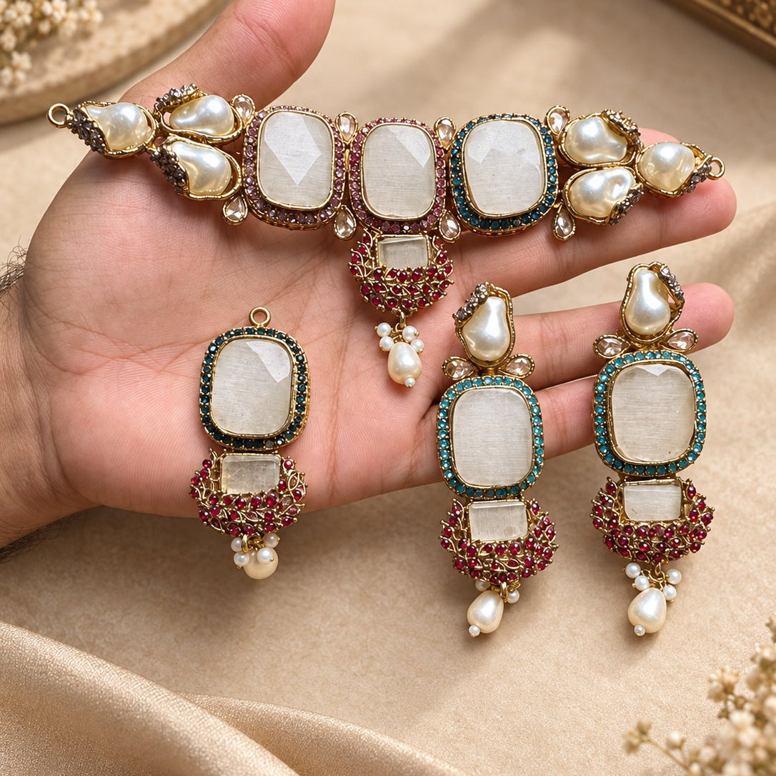 Noor-e-Zevar Earring & Teeka Set
