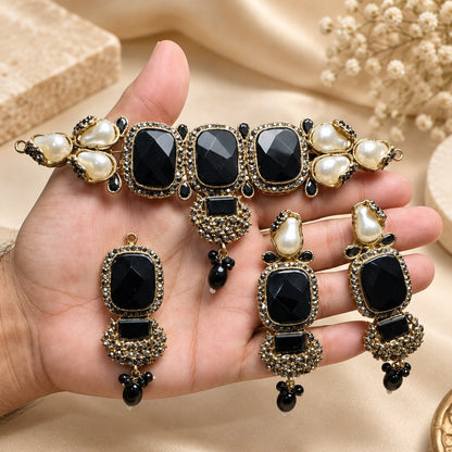 Noor-e-Zevar Earring & Teeka Set