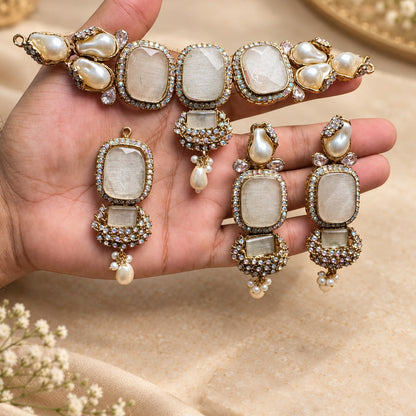 Noor-e-Zevar Earring & Teeka Set