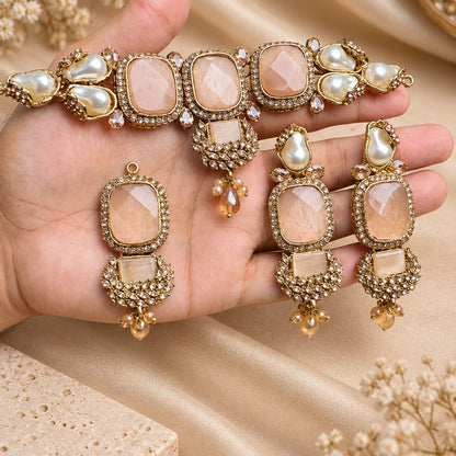 Noor-e-Zevar Earring & Teeka Set