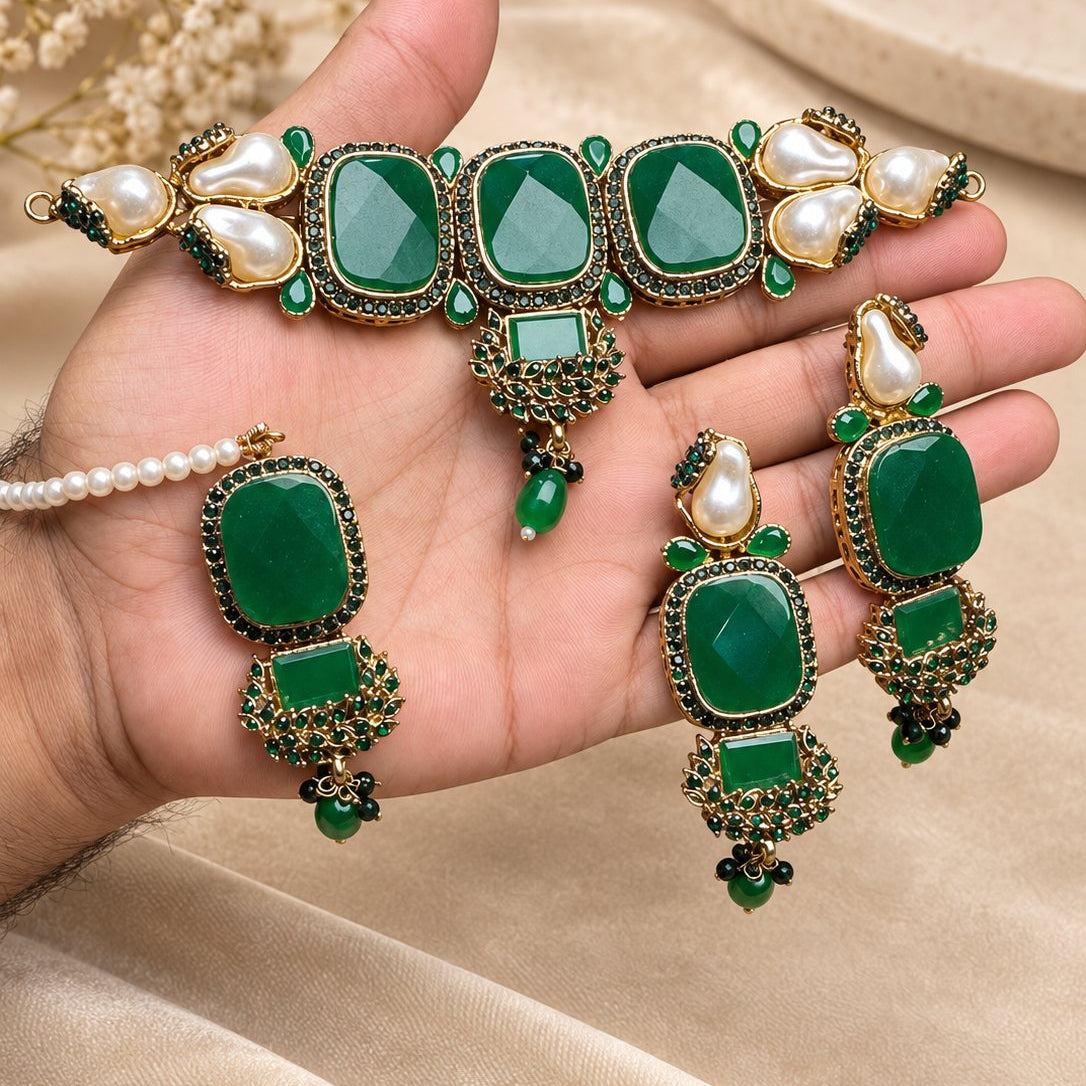 Noor-e-Zevar Earring & Teeka Set