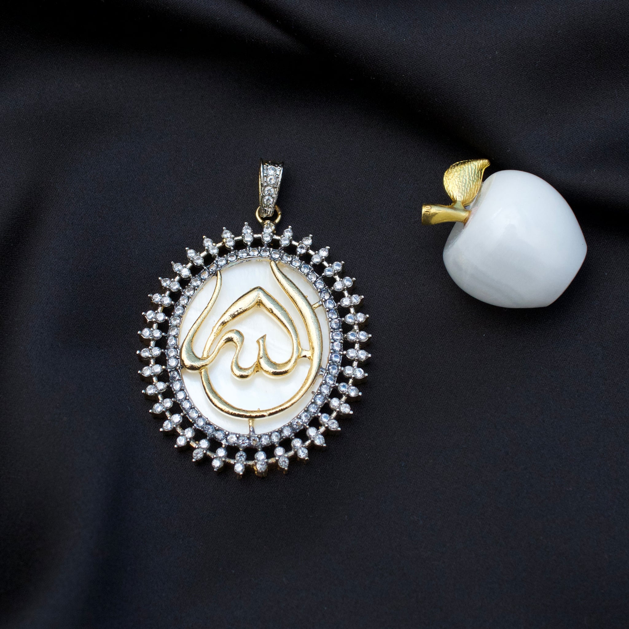 Calligraphy Pendant 018