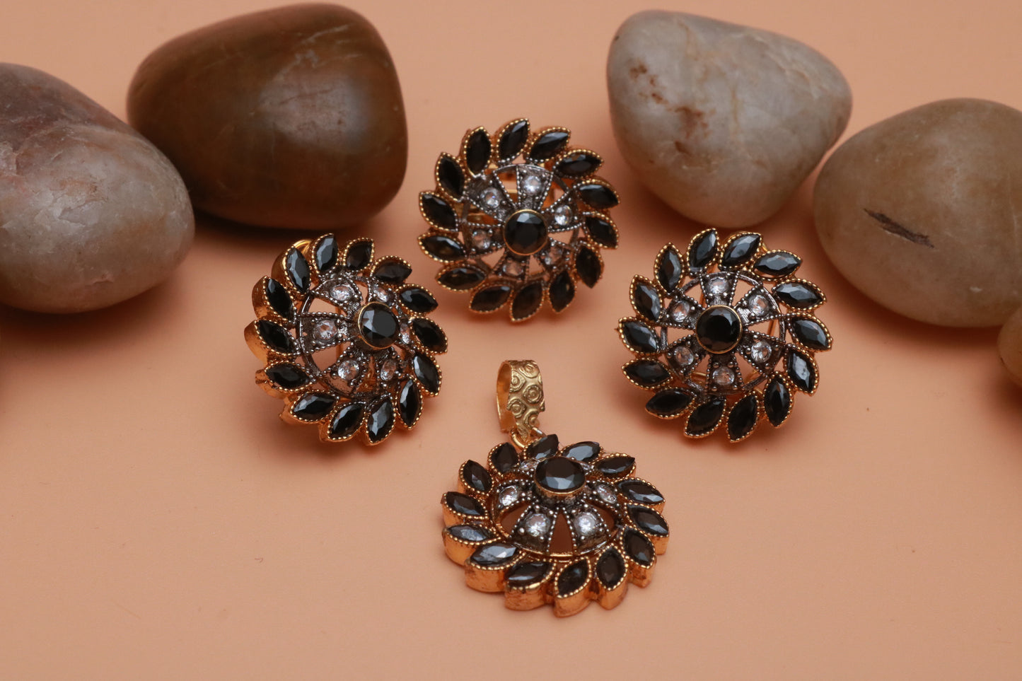 Bagh E Fiza Locket Set