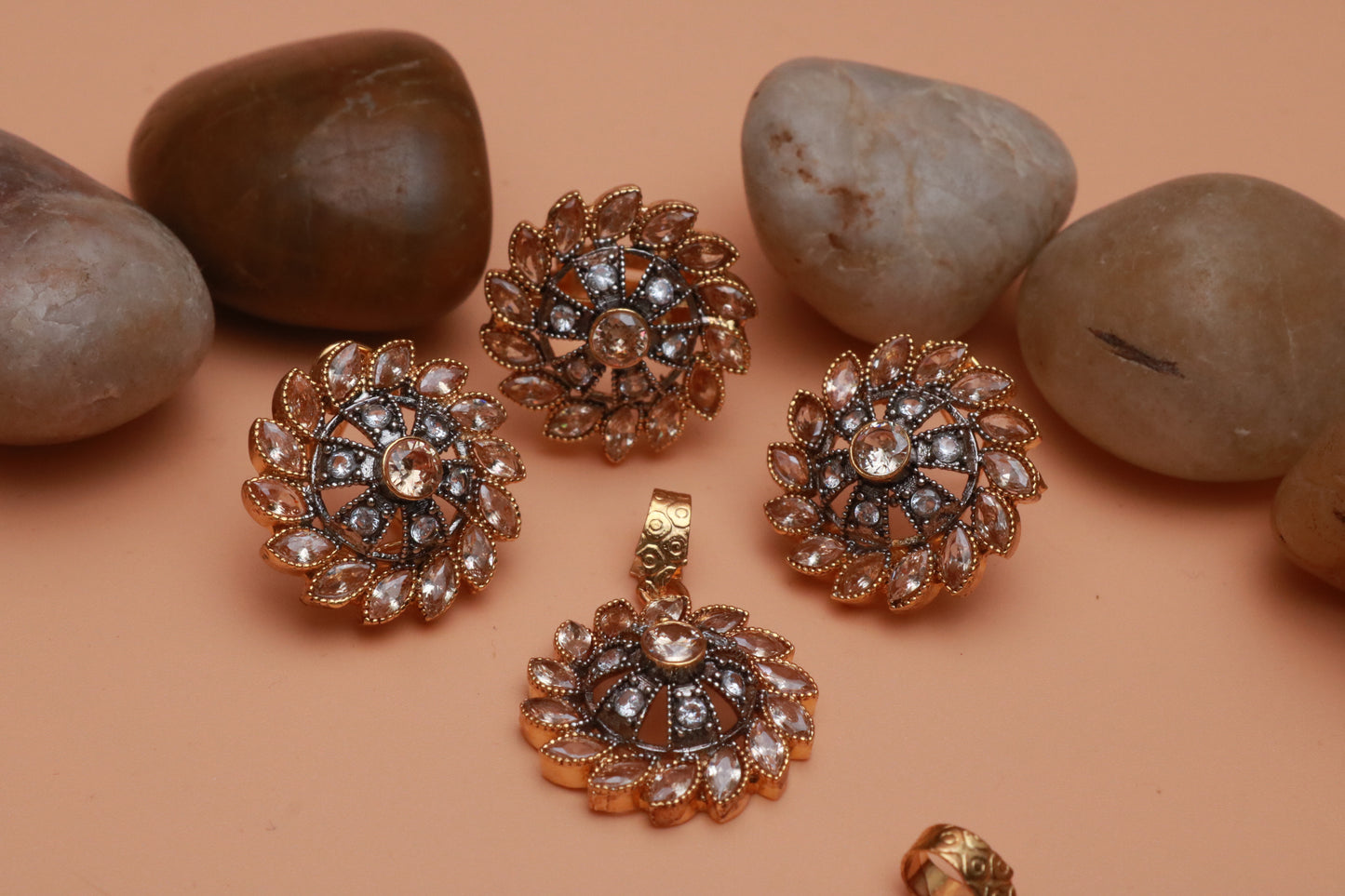 Bagh E Fiza Locket Set