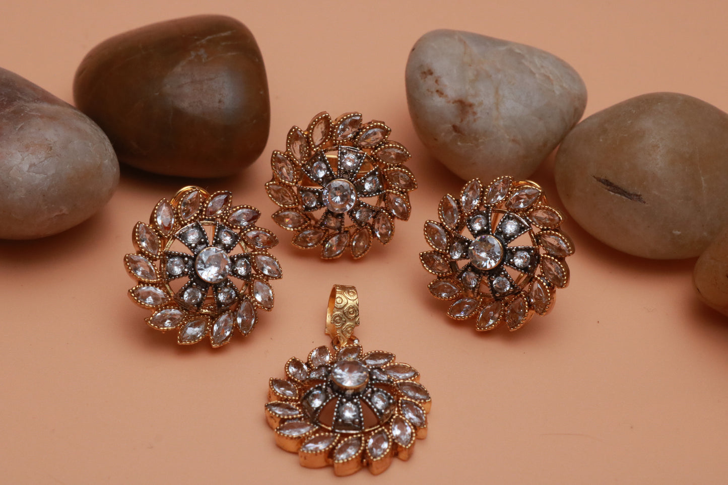Bagh E Fiza Locket Set