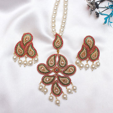 Naurattan Pendant With Earrings